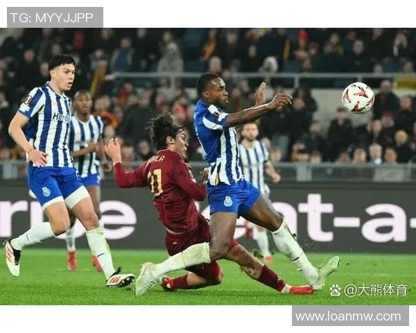 皮西利在欧联杯中展现精准传球技巧助力球队争夺荣誉