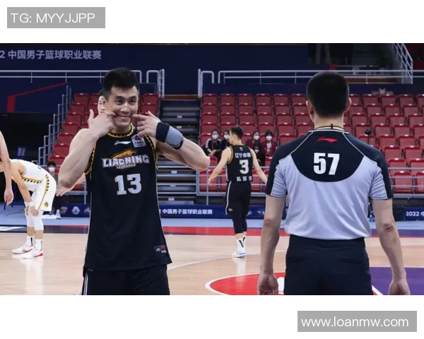 郭艾伦在比赛中得分表现突出引领球队取得胜利的精彩瞬间回顾