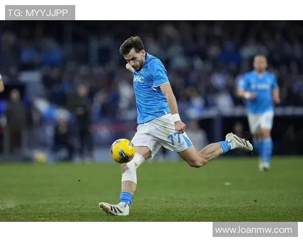 意甲赛场上克瓦拉茨赫利亚闪耀全场助球队夺得关键胜利