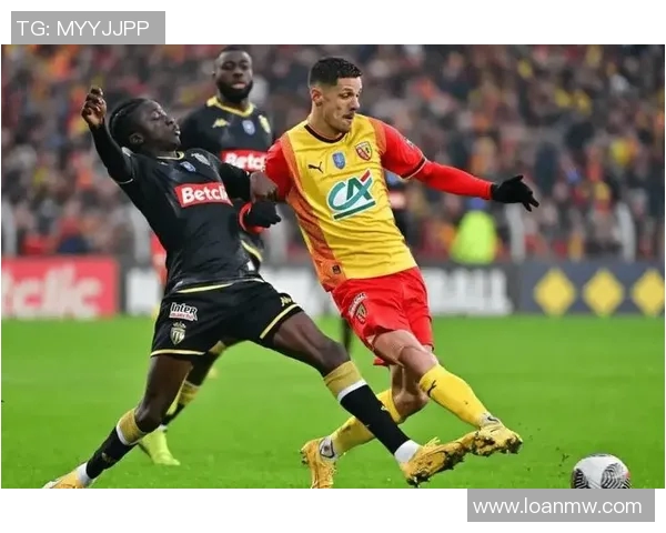 莱比锡大胜法兰克福,再次登顶德甲榜首 莱比锡大胜法兰克福,再次登顶德甲榜首